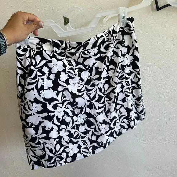 Tehama Black & White Floral Golf Skort - Size 10 - Picture 7 of 13